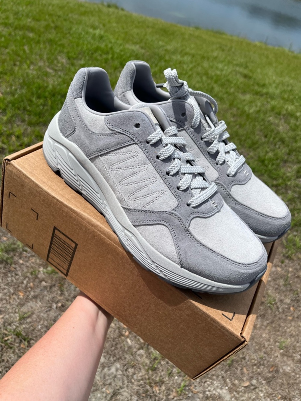 Label Sneakers Size 12 Woman/Mens 10.5 in Silver and White